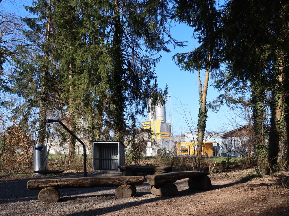 Grillplatz mit Industrieblick