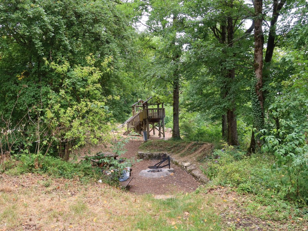Grillplatz und Rutschbahn