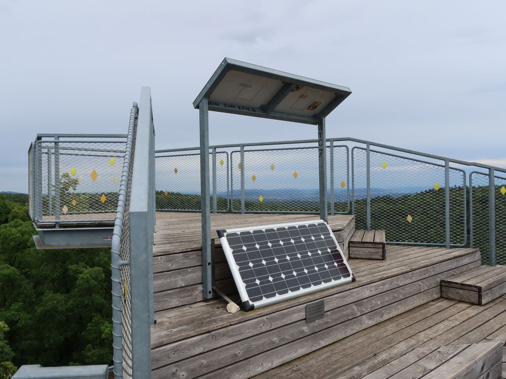 Turmspitze mit Solarzellen