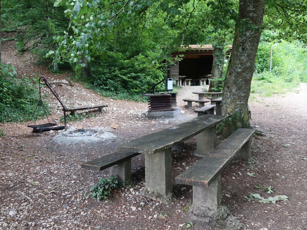 Grillplatz mit Schutzhütte