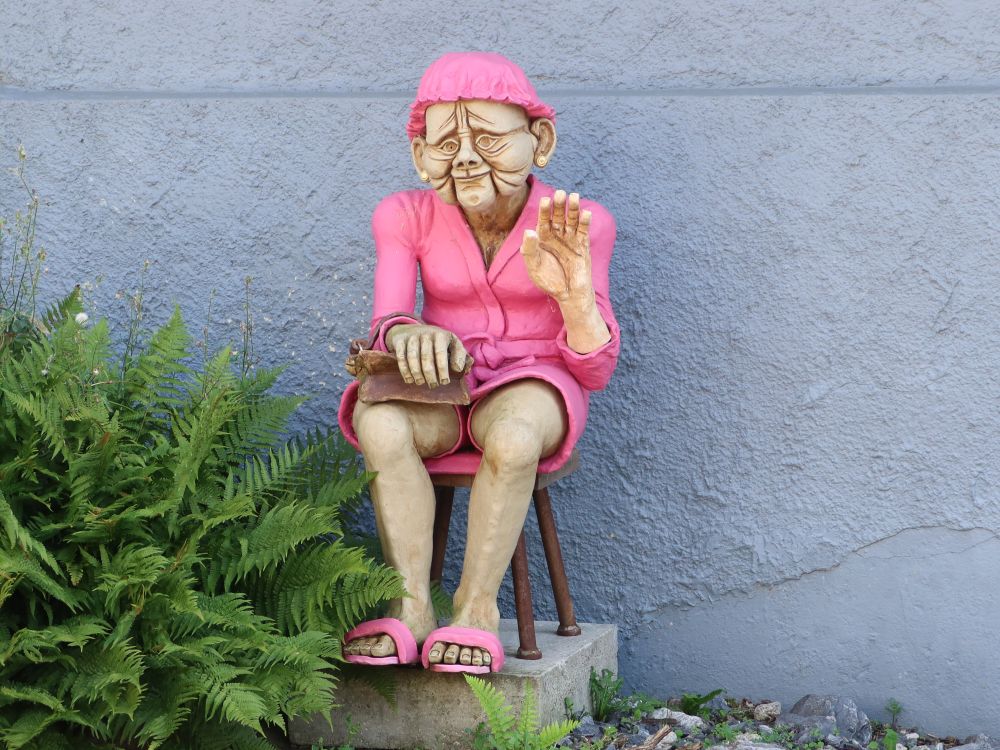 Figur auf dem Stuhl