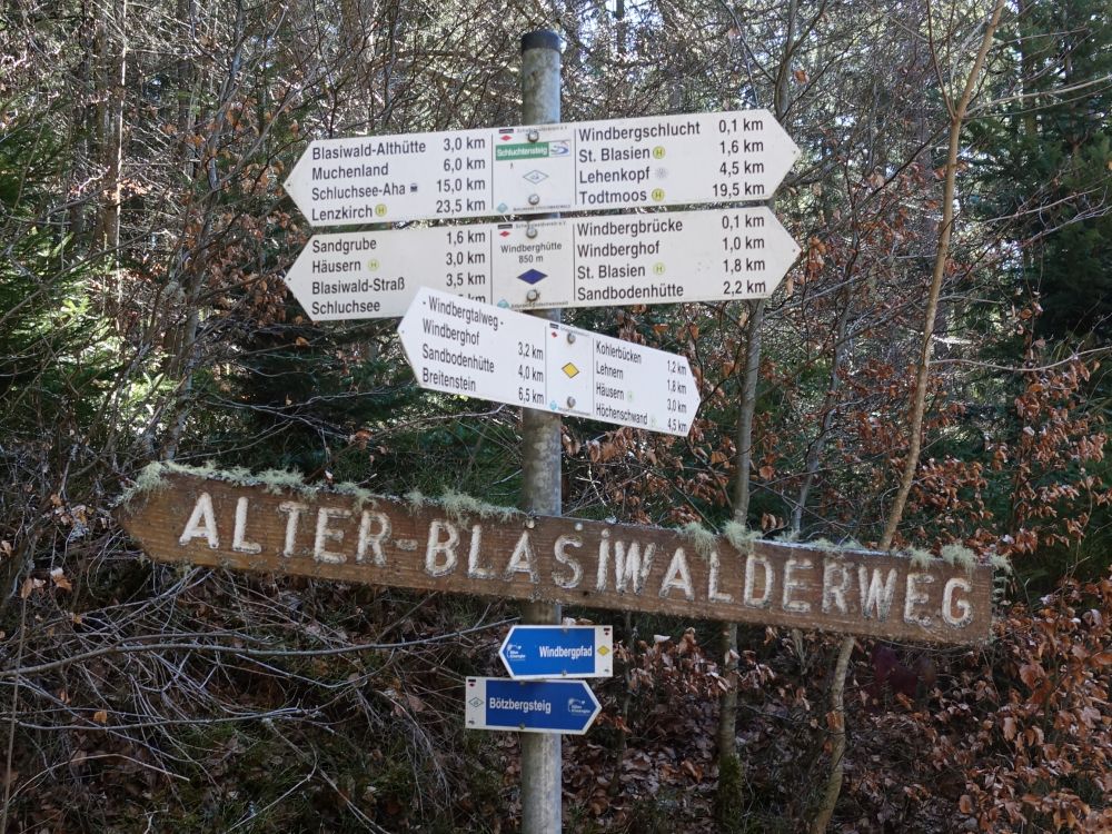 Wegweiser bei der Wildberghütte