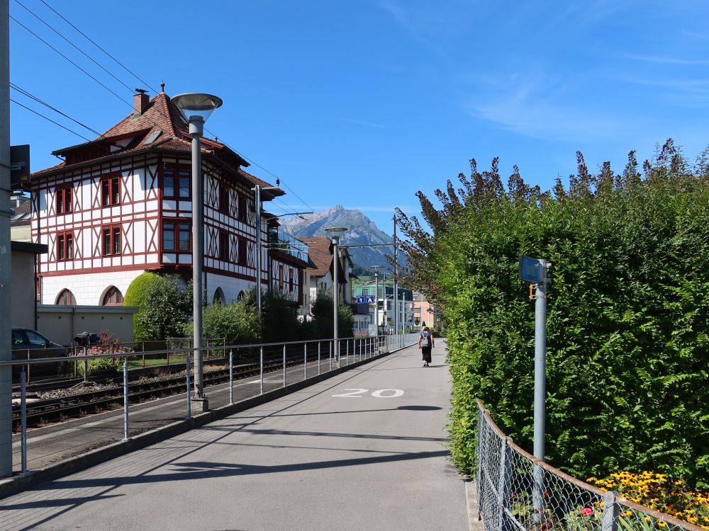 Fachwerkhaus mit Pilatus im Hintergrund