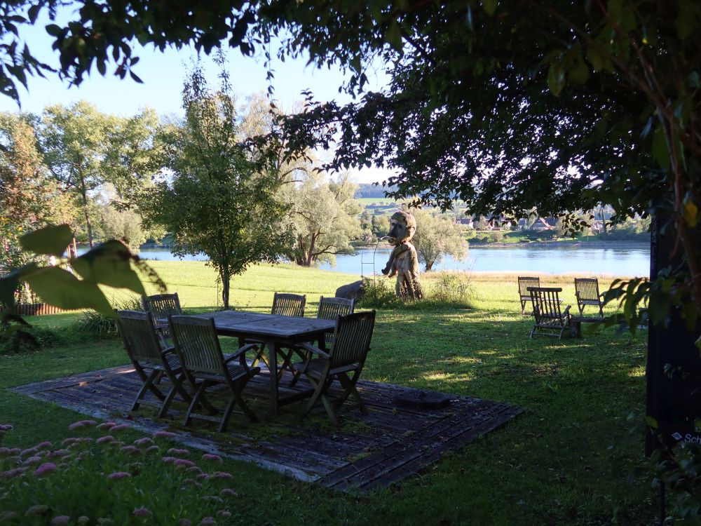 Sitzgruppe mit Rheinblick