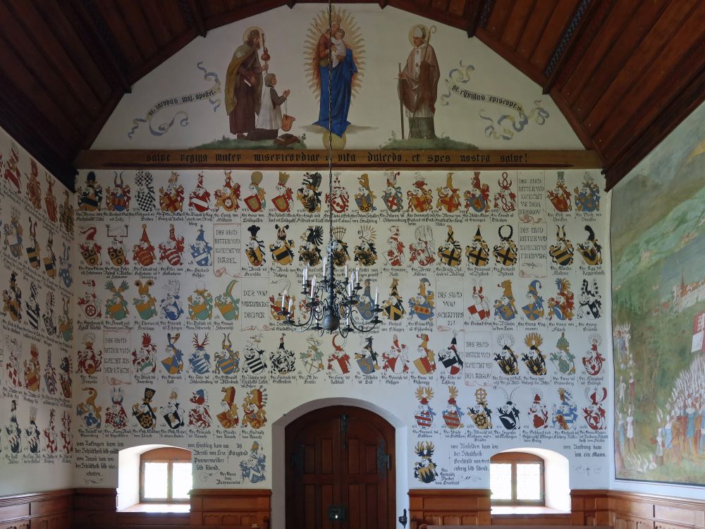 Wappen an der Kapellenwand