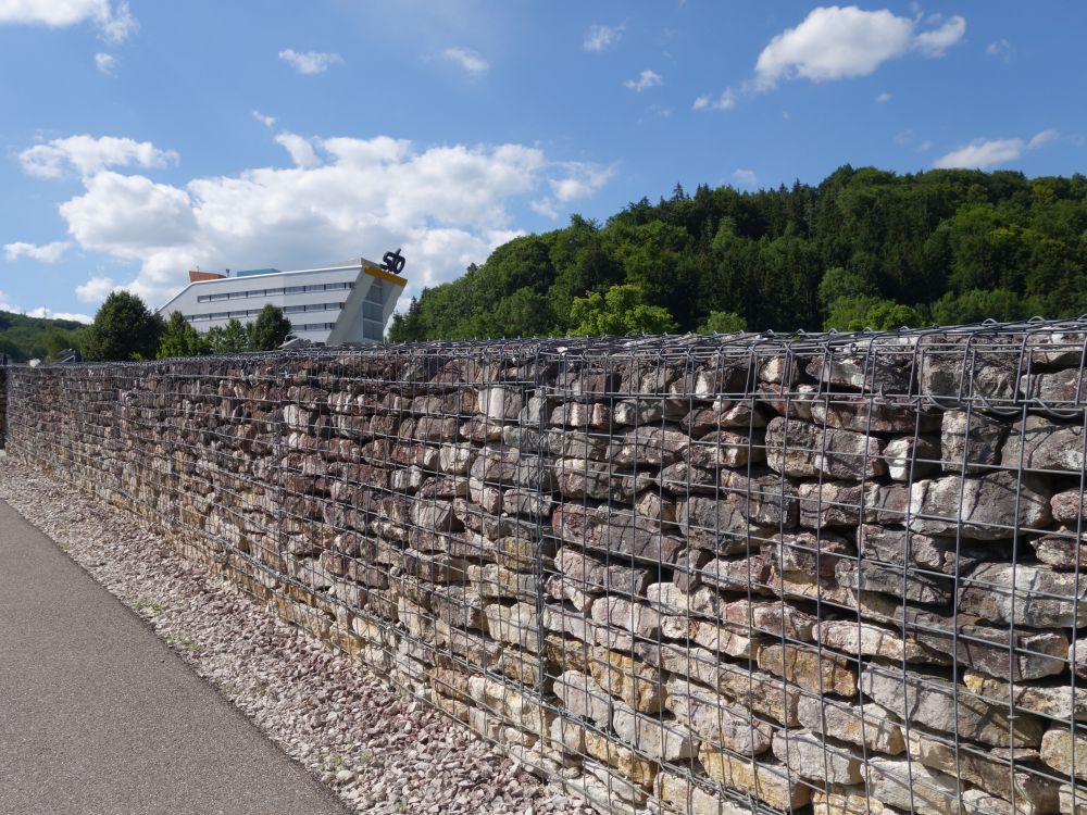 Natursteinmauer und STO