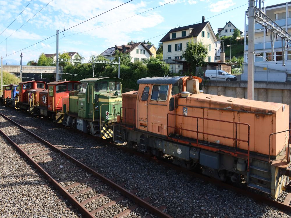 Loks beim Bahnhof Rüti