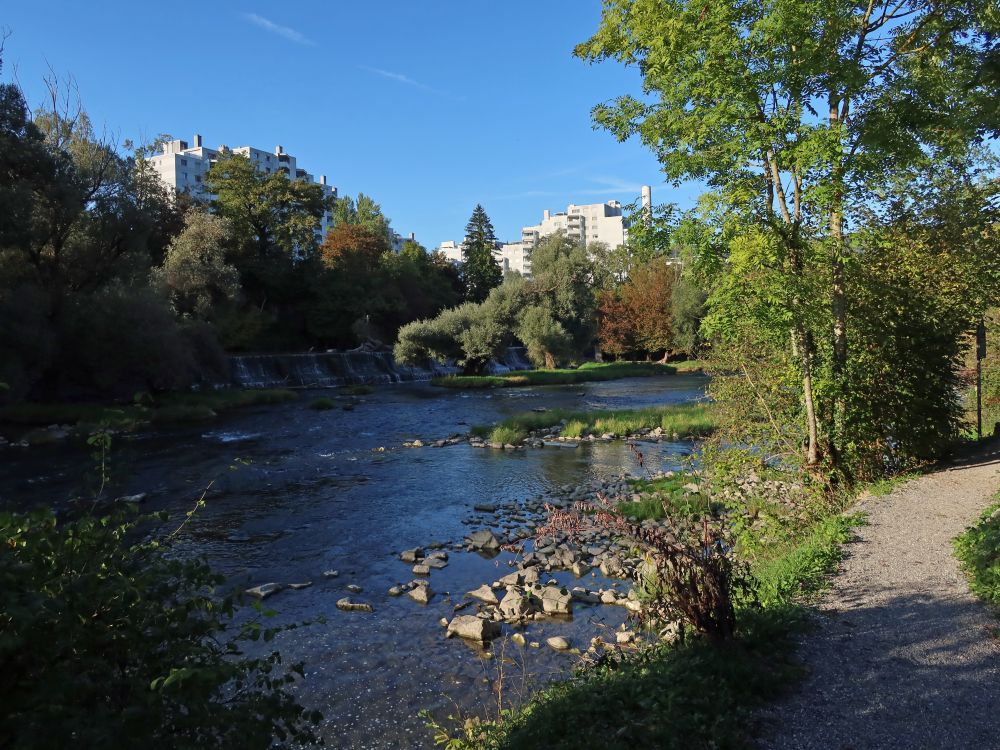 Limmat und Wohnblock Webermühle