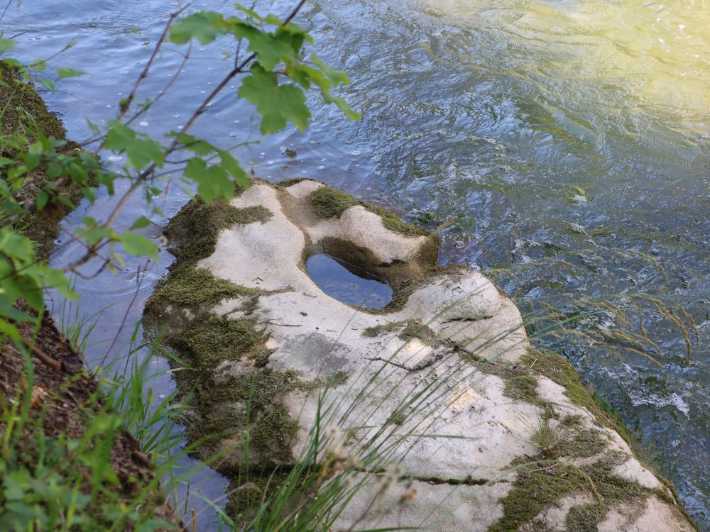 ausgehöhlter Stein