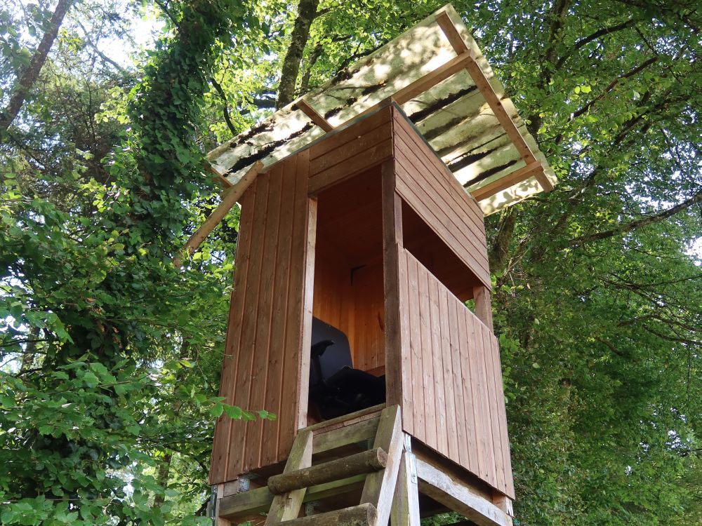 Jägerstand mit Bürostuhl