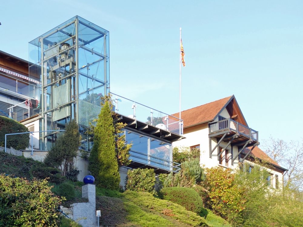 Terrasse mit Fahrstuhlblick