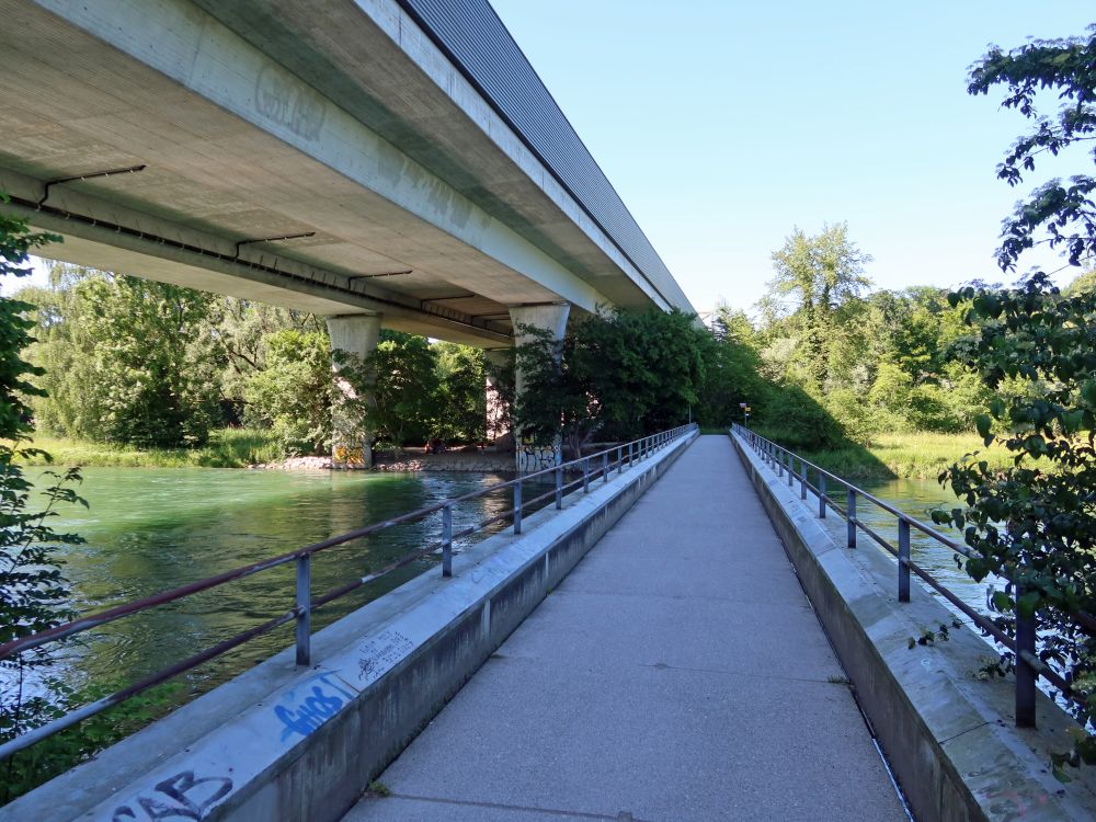 Autobahnbrücke und Fusssteg