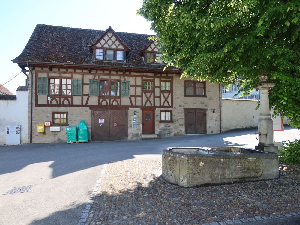 Brunnen beim Kloster Fahr
