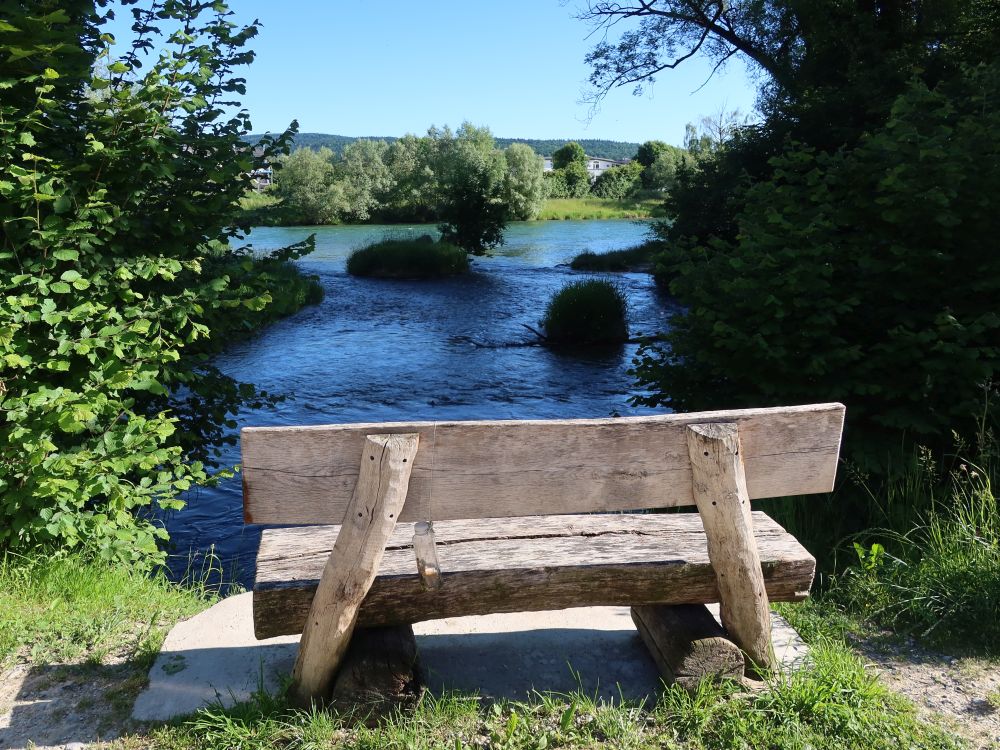 Sitzbank an der Limmat