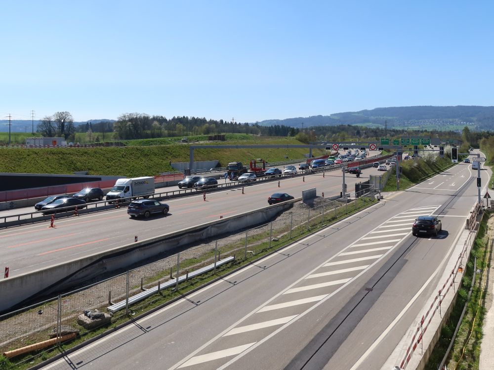 Autobahnstau vor Gubristtunnel