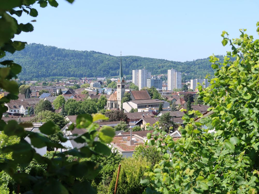 Kirche und Hochhäuser