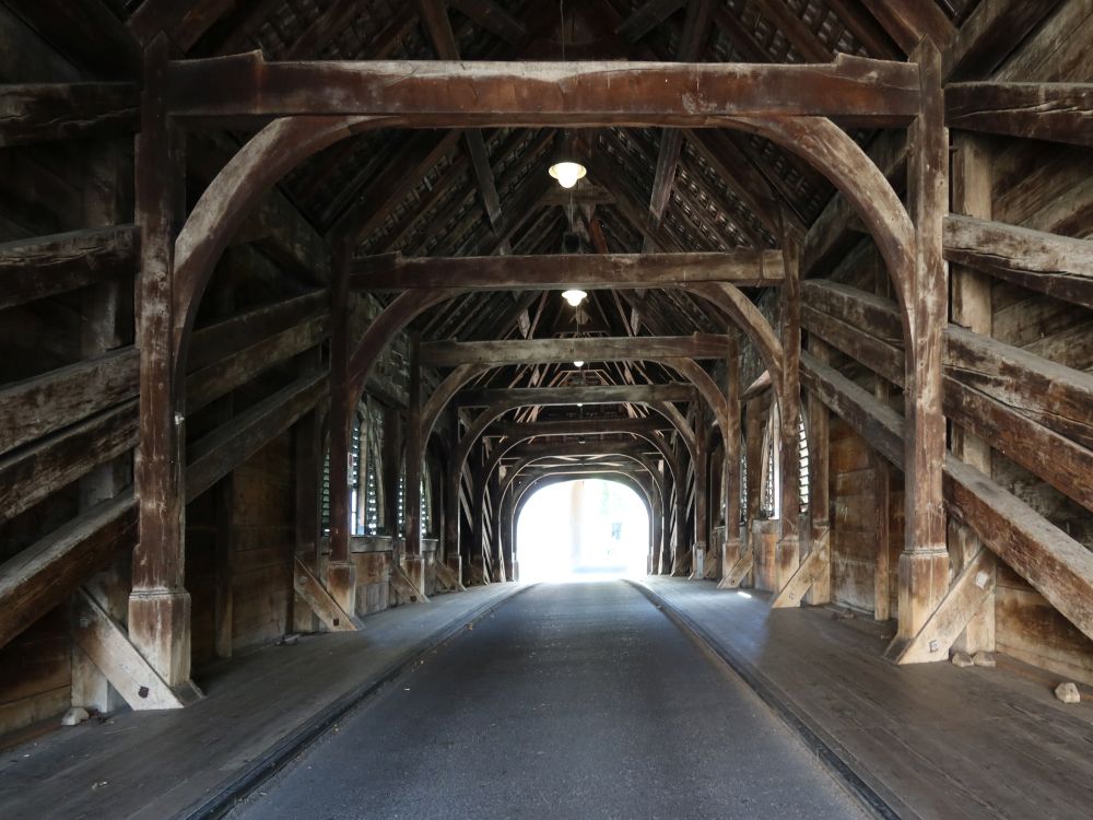 Gedeckte Holzbrücke