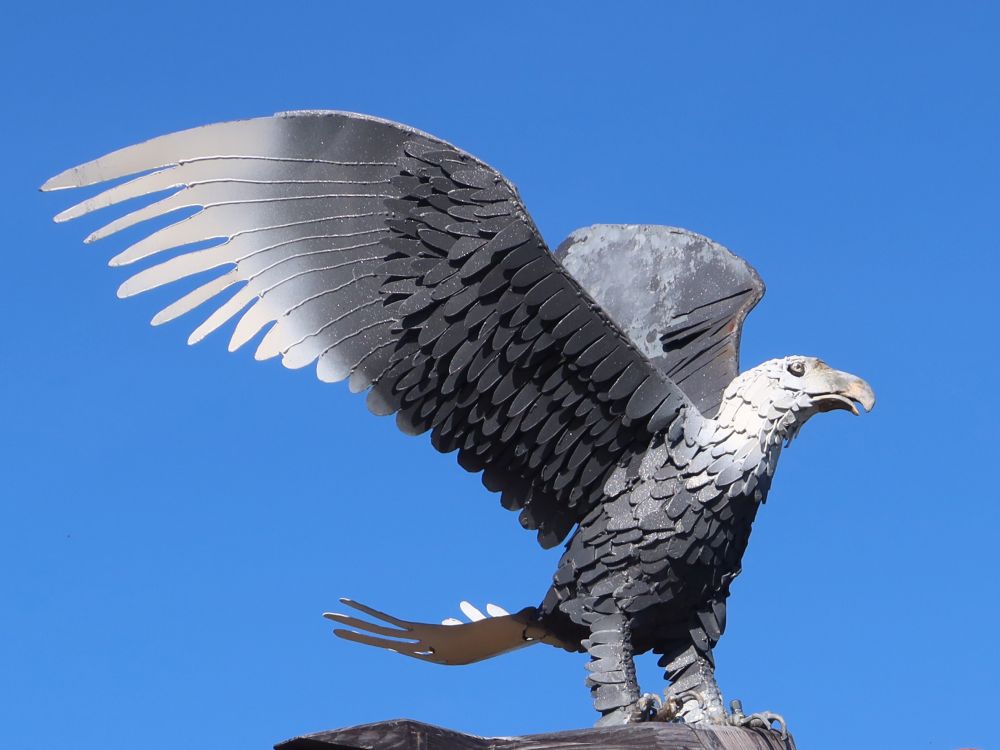 Adler-Skulptur
