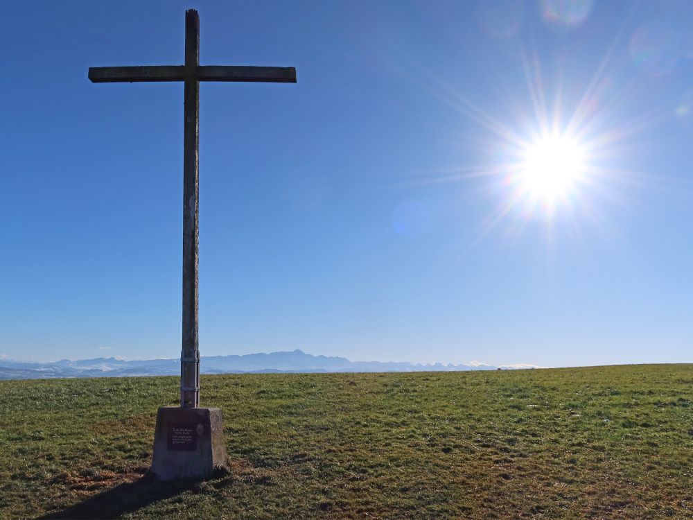 Kreuz mit Säntis im Gegenlicht