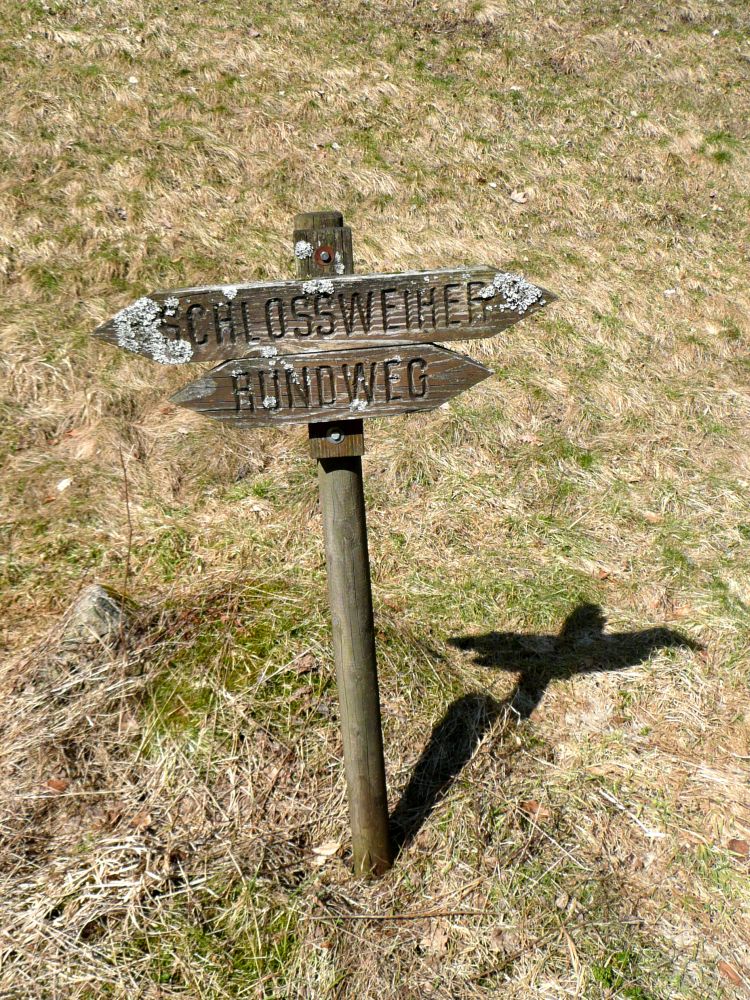 alte Wegweiser ohne Weg