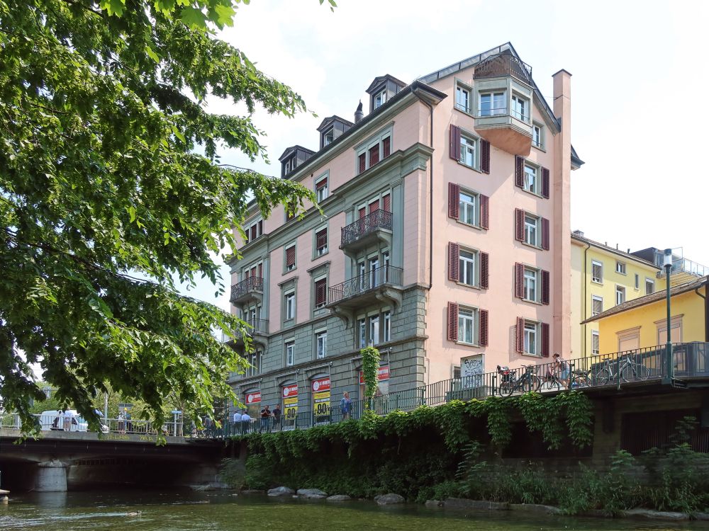 Haus an der Usteribrücke