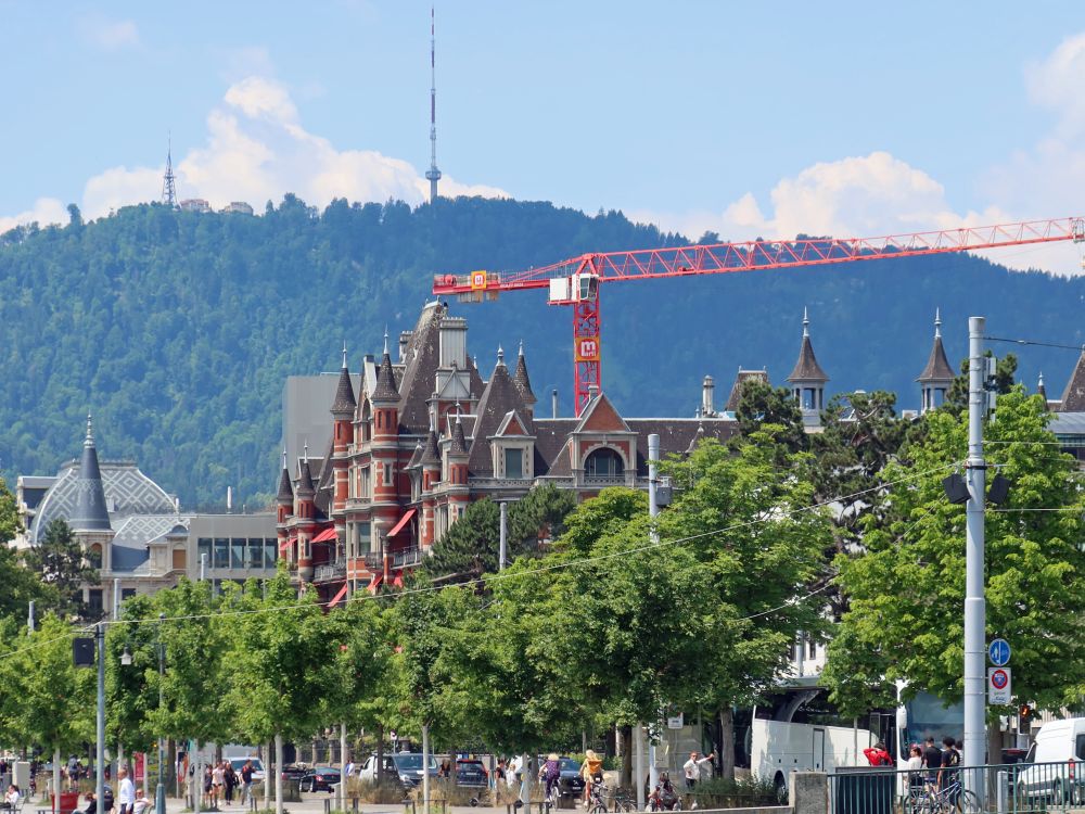 Das Rote Schloss am General-Guisan-Quai