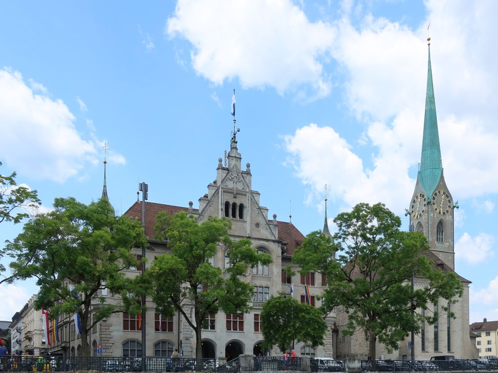 Stadthaus und Fraumünster