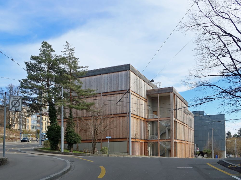 Haus mit Holzfassade