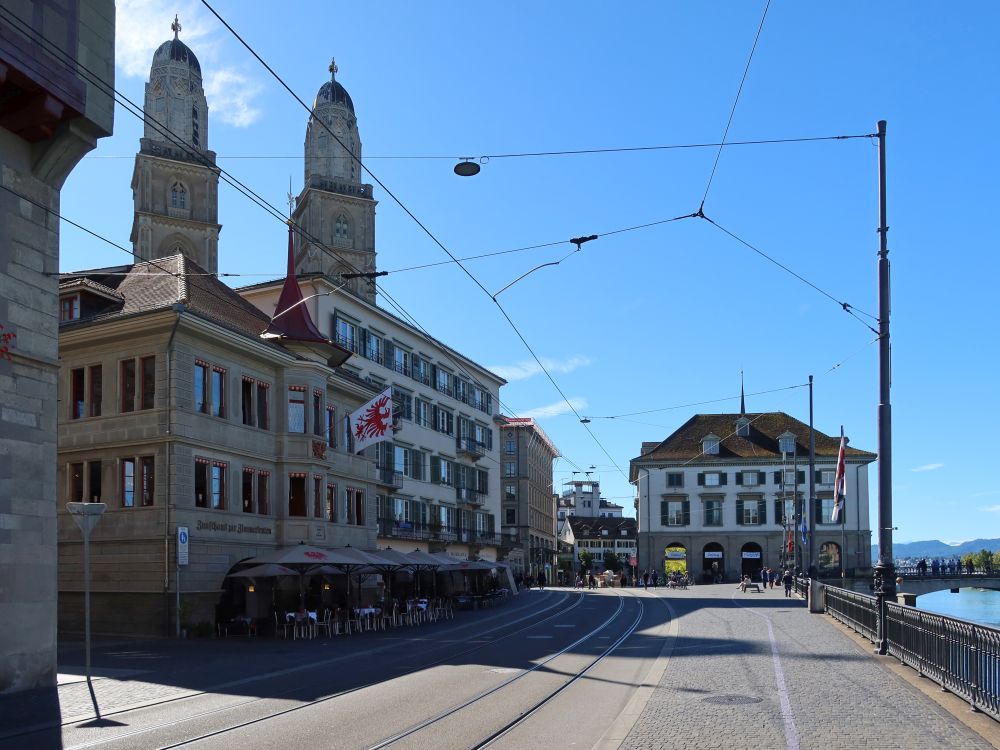 Grossmünster und Helmhaus