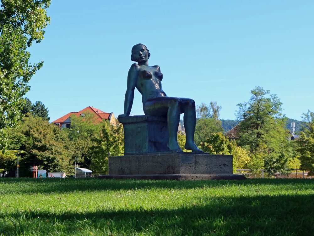Statue 'Die Sitzende' auf der Blatterwiese