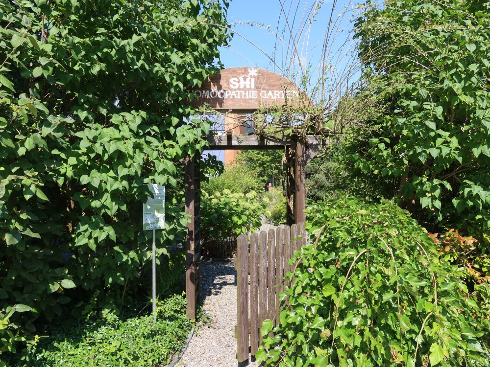 Eingang Homöopathie Garten